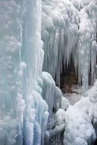"Icicles Partnachklamm rb" by Richard Bartz - Own work. Licensed under CC BY-SA 2.5 via Wikimedia Commons 